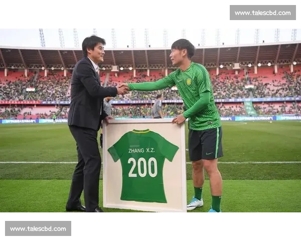 李磊 200 战获纪念球衣 与张稀哲 400 战传奇合影致敬队史